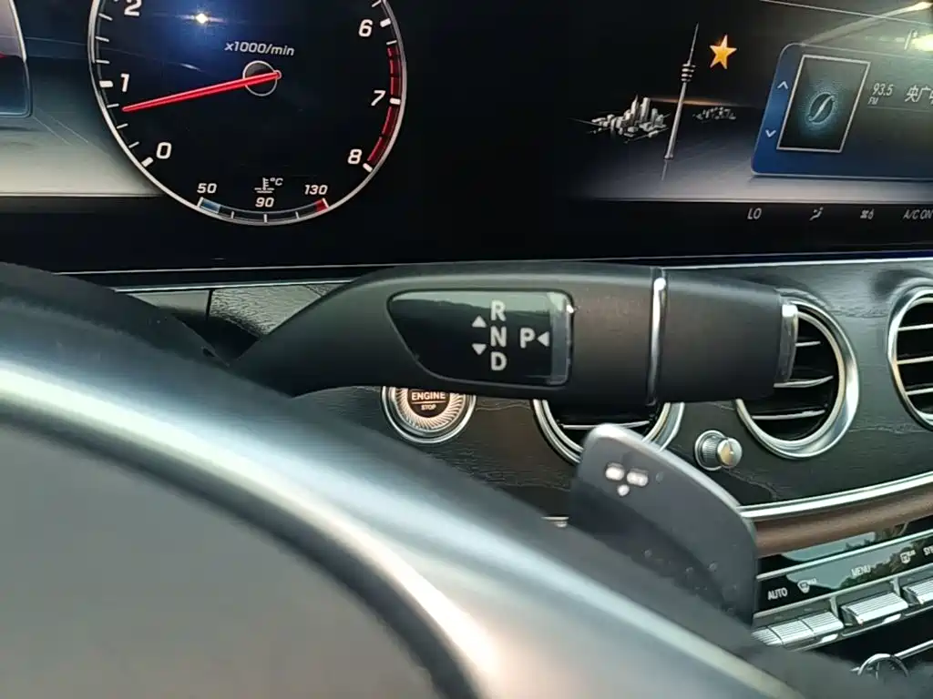Mercedes-Benz E-Class — миниатюра 14