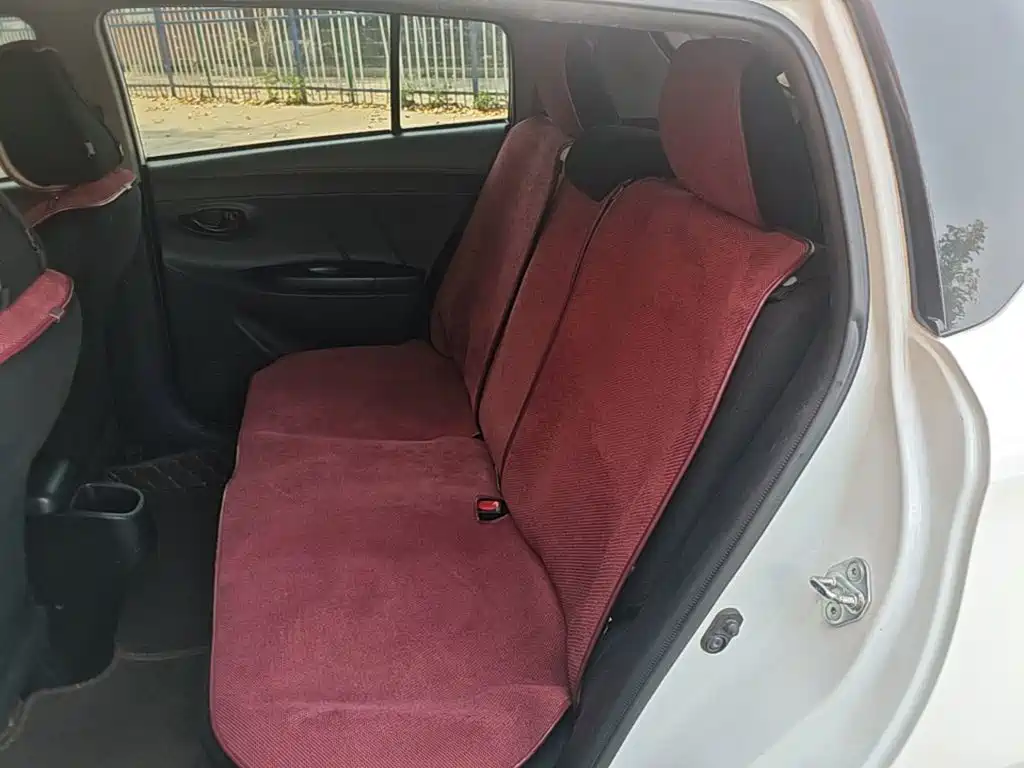 Toyota Yaris L — миниатюра 17