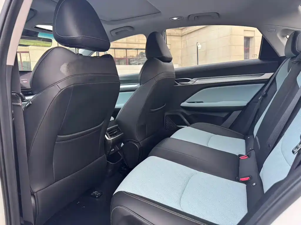 Geely Emgrand L — миниатюра 10
