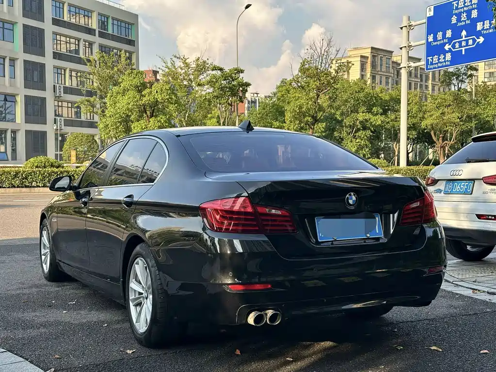 BMW 5 Series — миниатюра 6