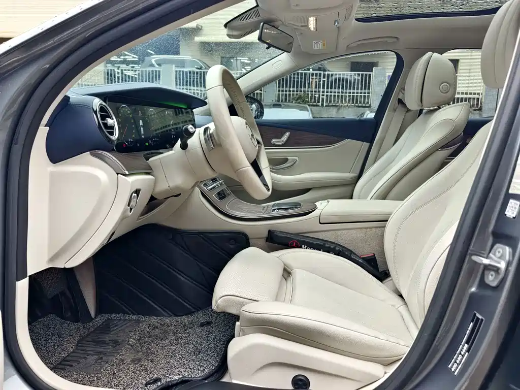 Mercedes-Benz E-Class — миниатюра 10