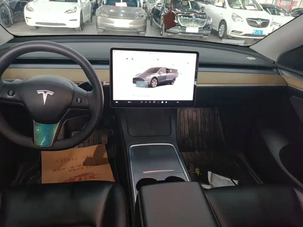 Tesla Model Y — миниатюра 13