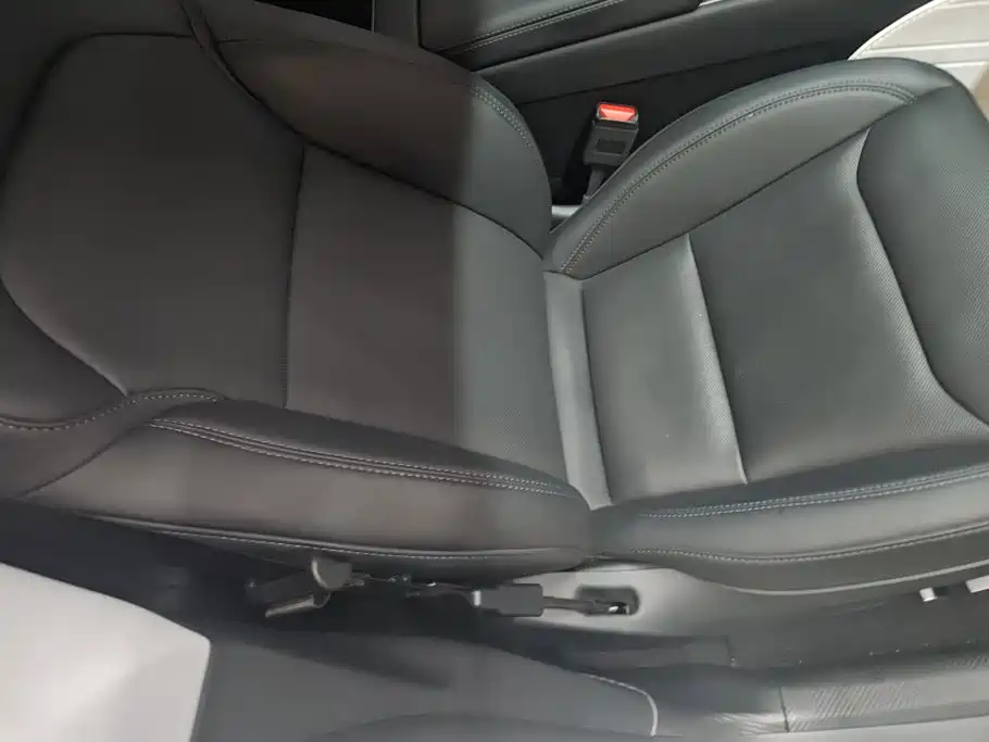 Tesla Model Y — миниатюра 8