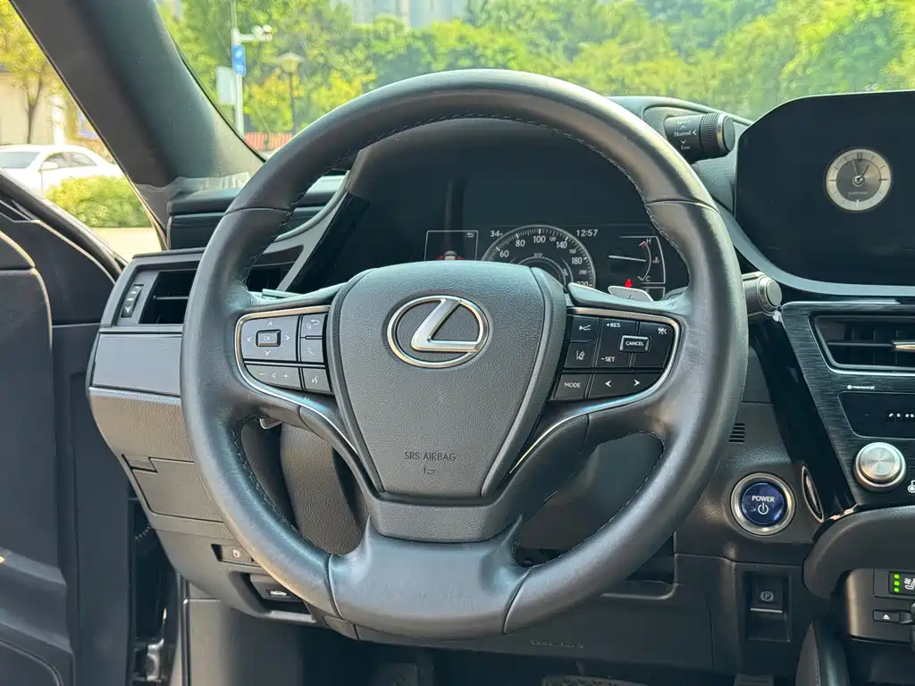 Lexus ES — миниатюра 9