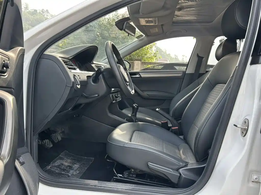 Volkswagen Santana — миниатюра 13
