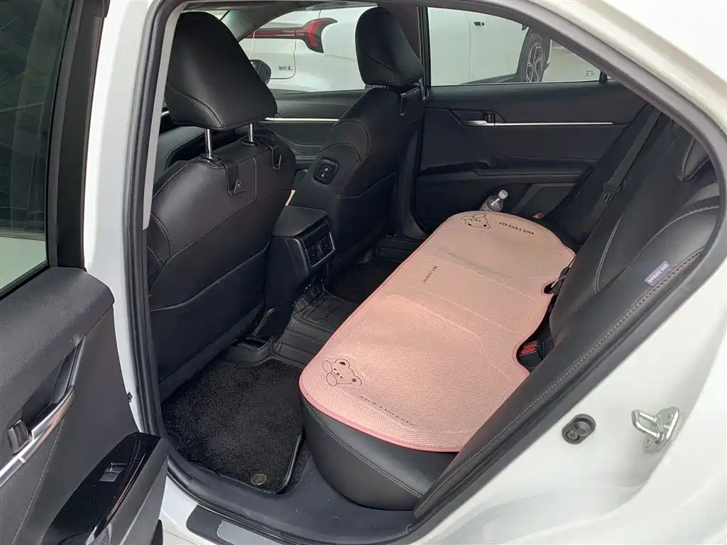 Toyota Camry — миниатюра 5
