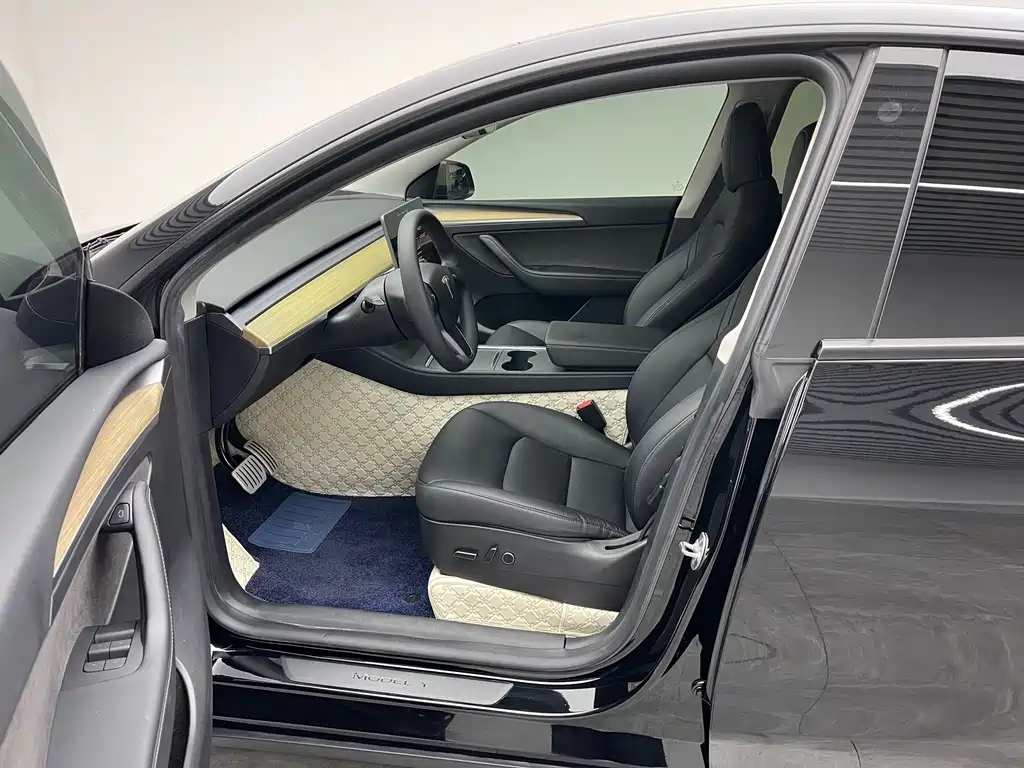 Tesla Model Y — миниатюра 16
