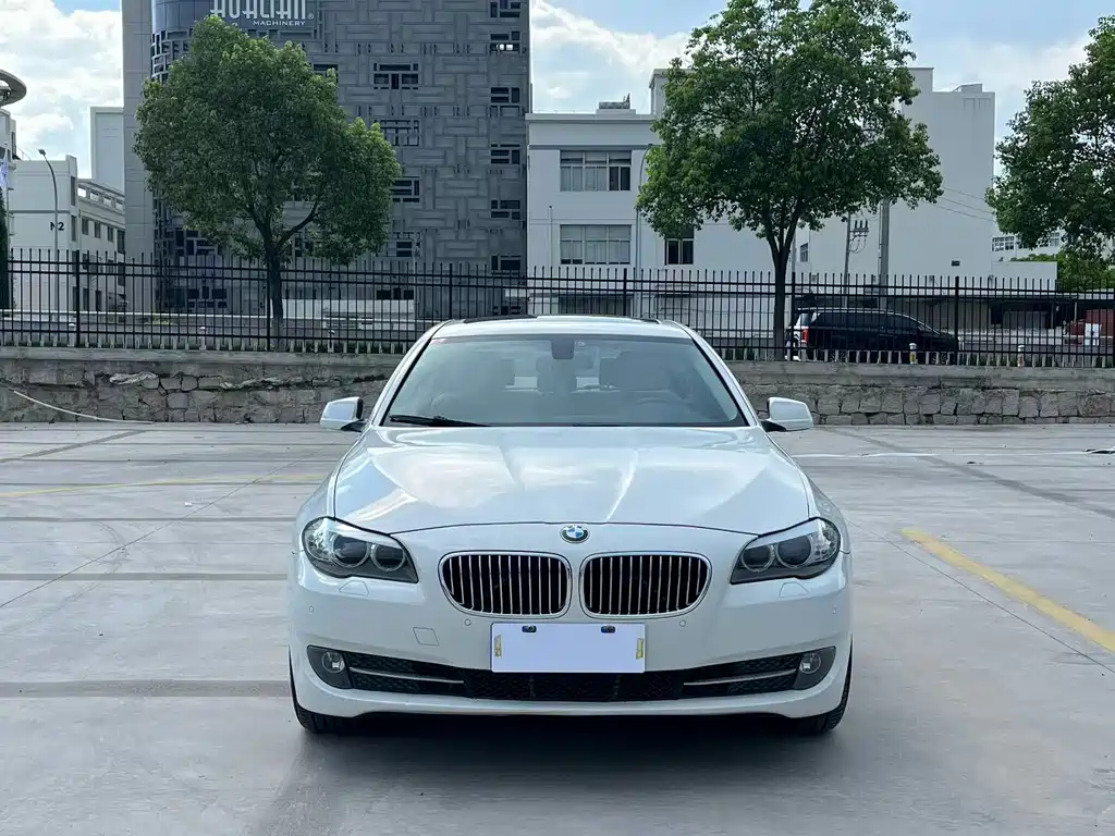 BMW 5 Series — миниатюра 2