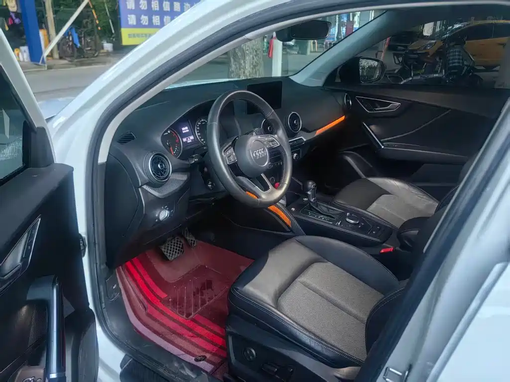 Audi Q2L 2021 35 TFSI Fashion