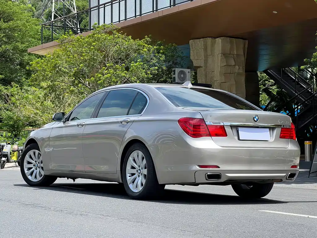 BMW 7 Series — миниатюра 18