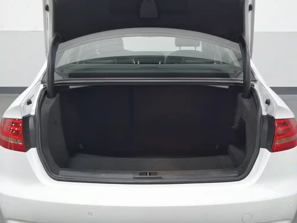Audi A4L — миниатюра 16