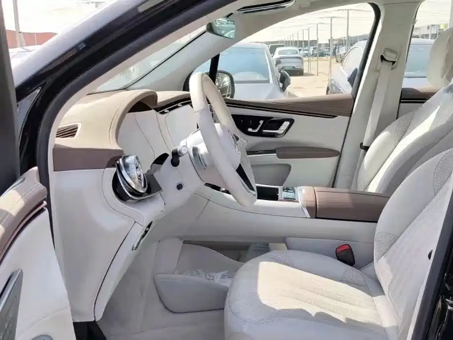 Mercedes-Benz EQS SUV — миниатюра 7