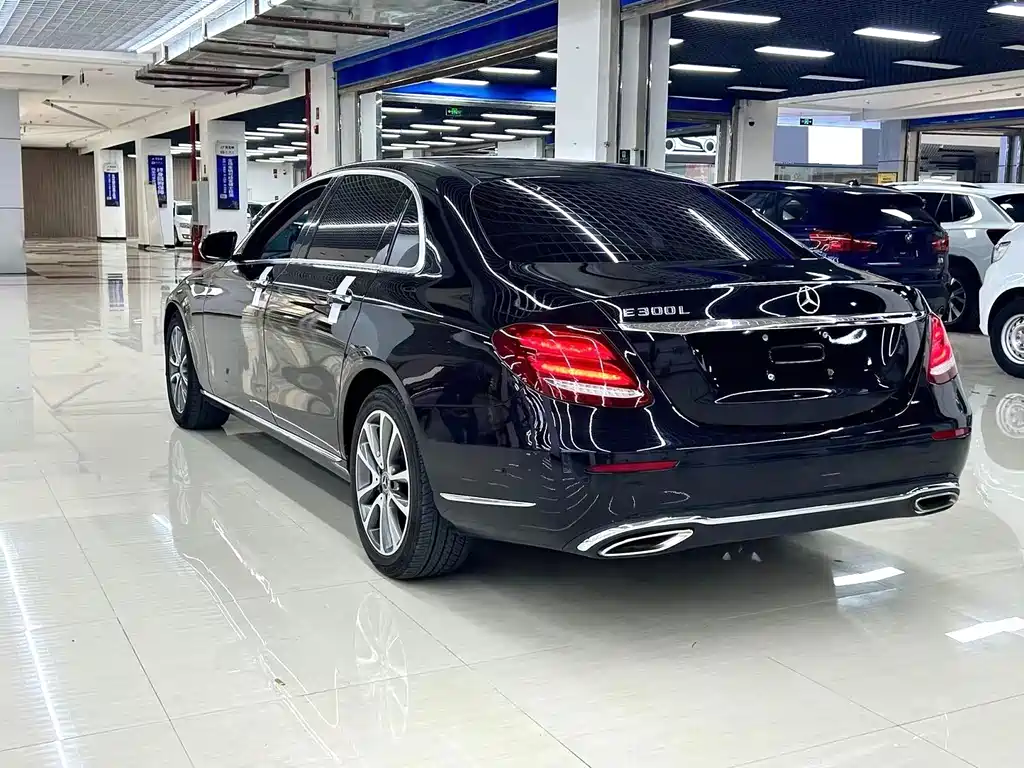 Mercedes-Benz E-Class — миниатюра 7