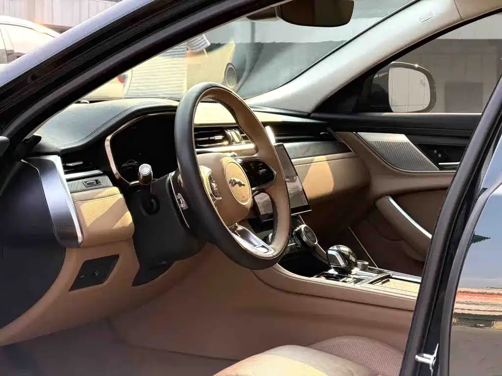 Jaguar XFL — миниатюра 8