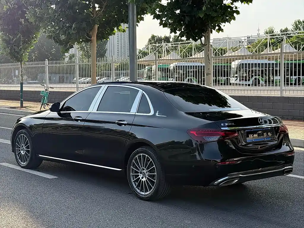 Mercedes-Benz E-Class — миниатюра 21