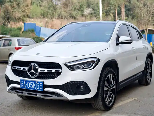 MERCEDES-BENZ GLA
