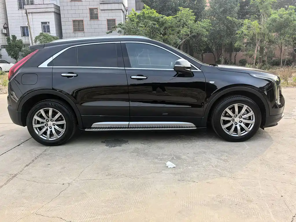 CADILLAC XT4
