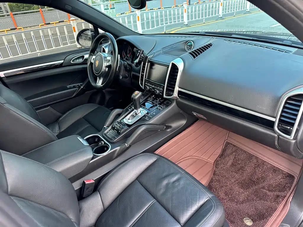 Porsche Cayenne — миниатюра 12