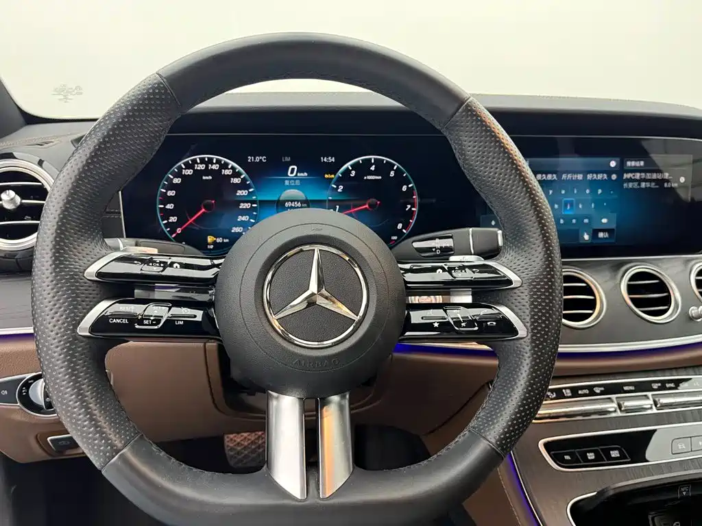 Mercedes-Benz E-Class — миниатюра 10