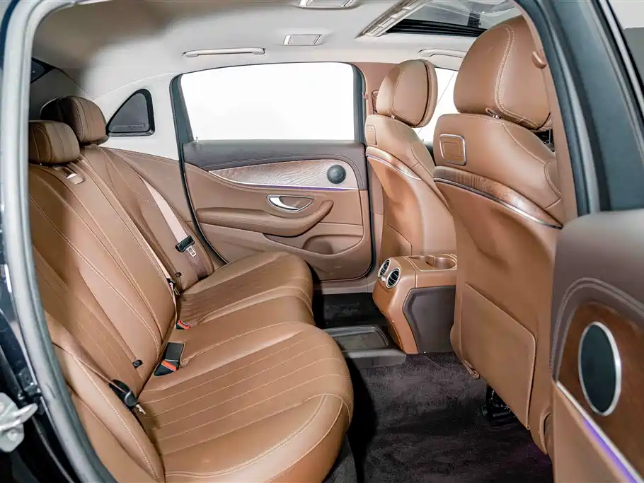 Mercedes-Benz E-Class — миниатюра 20
