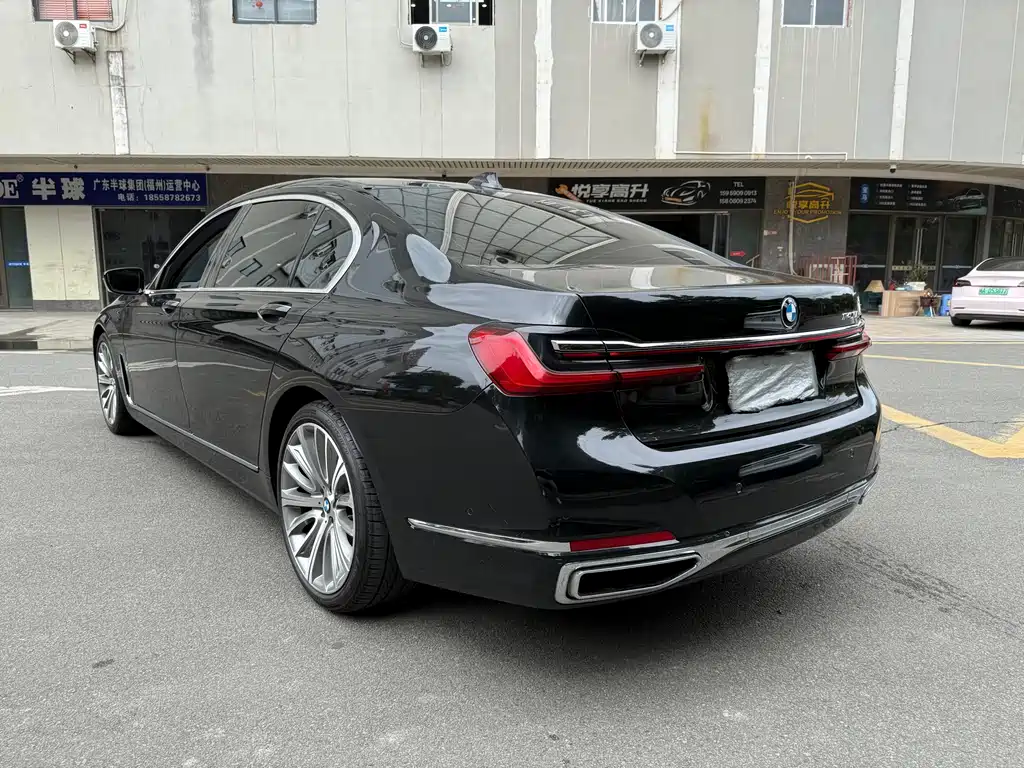 BMW 7 SERIES