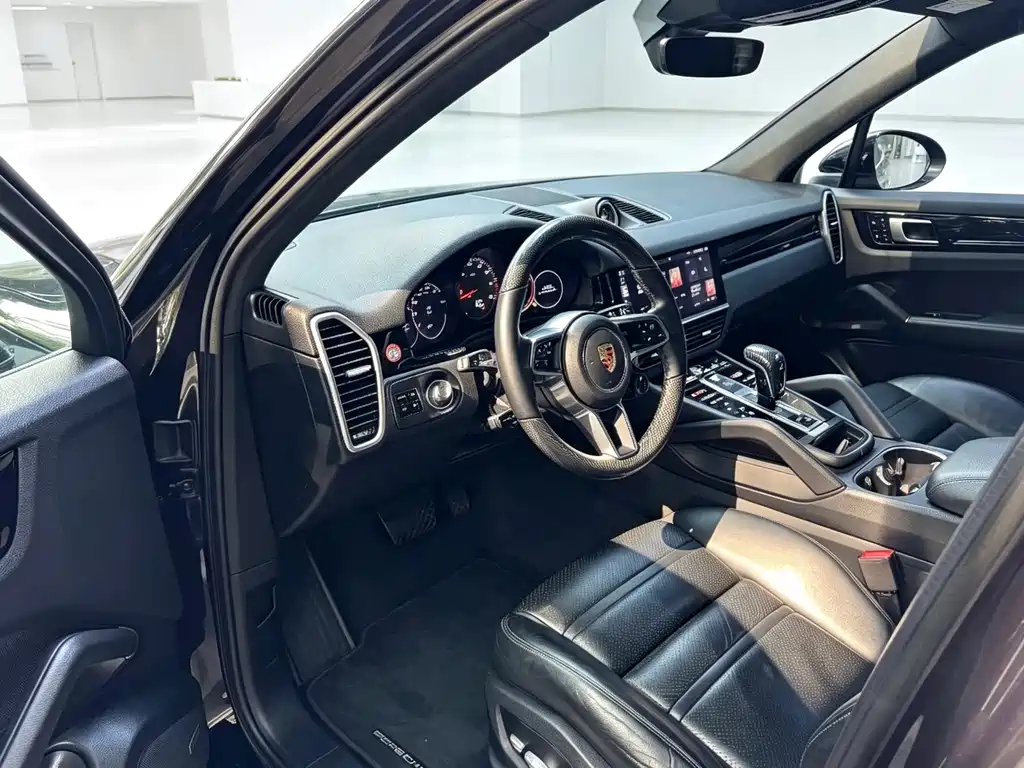 Porsche Cayenne — миниатюра 4
