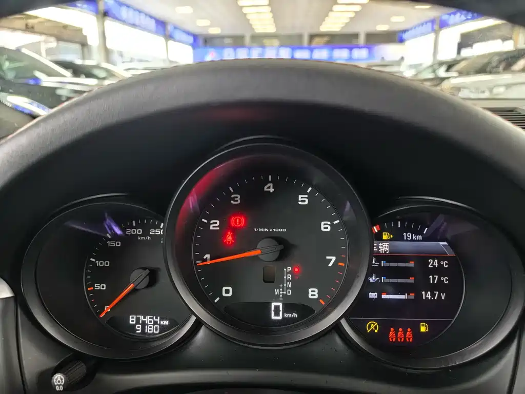 Porsche Macan — миниатюра 7