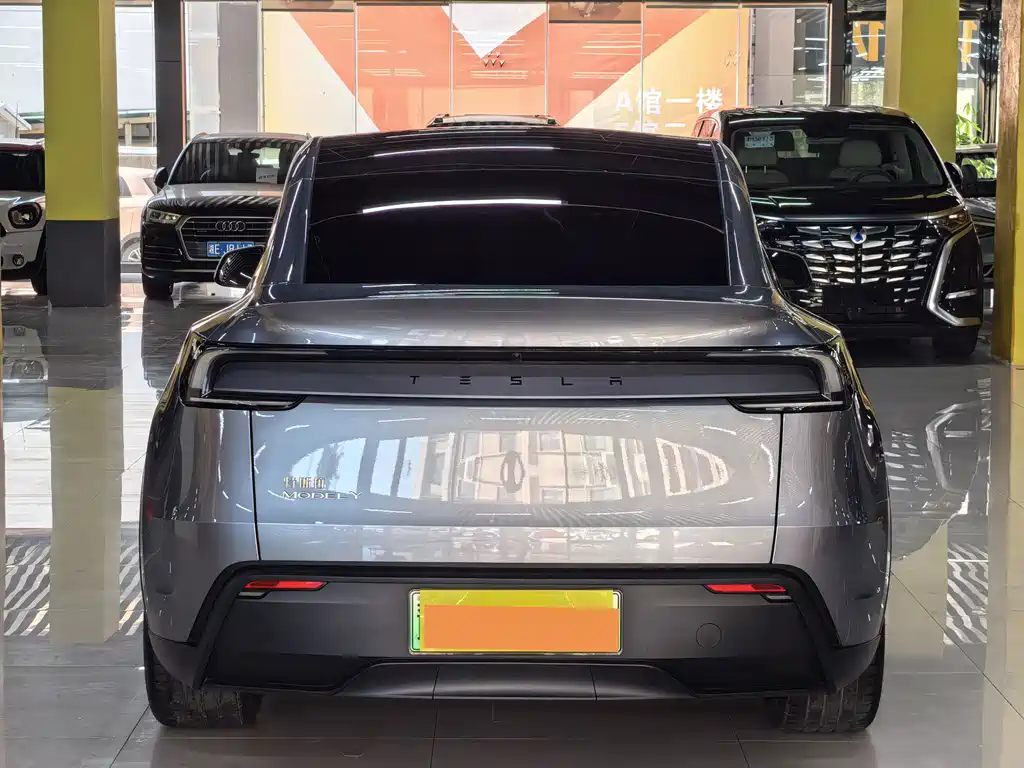 Tesla Model Y — миниатюра 16