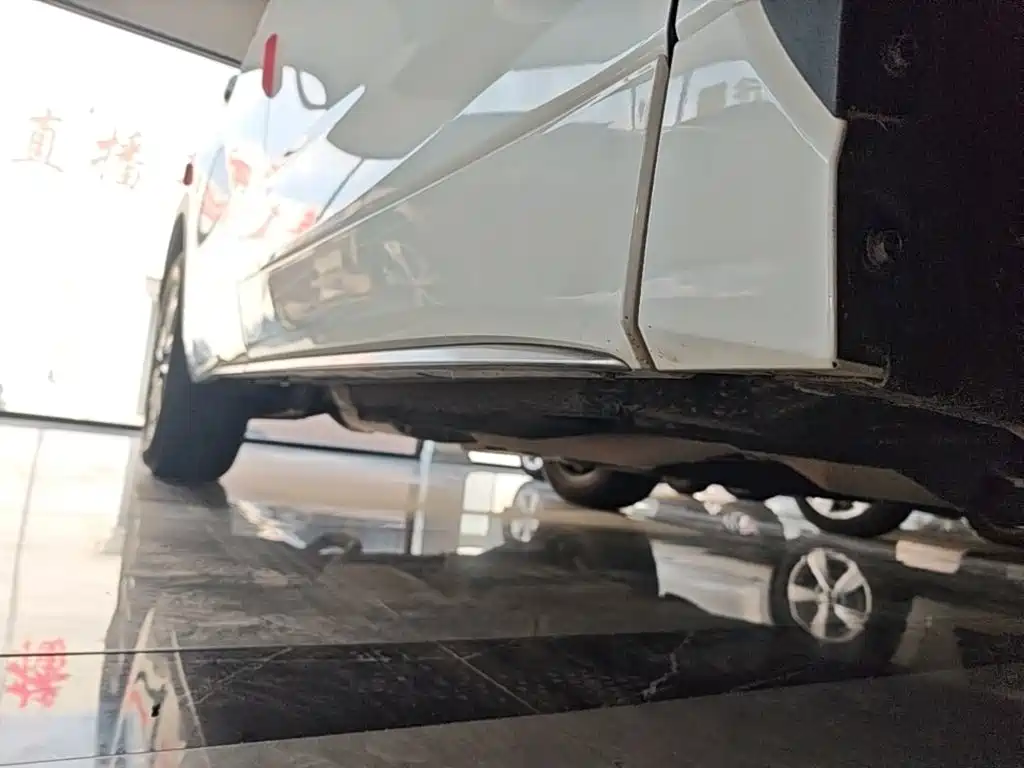 Toyota Crown Kluger — миниатюра 21
