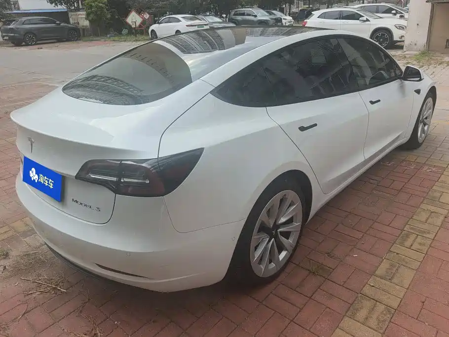 Tesla Model 3 — миниатюра 3