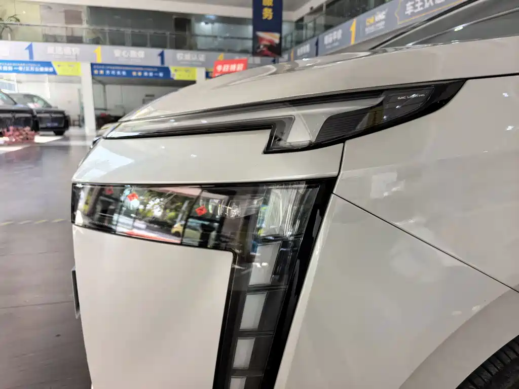 GAC Motor Trumpchi E8 PHEV — миниатюра 3