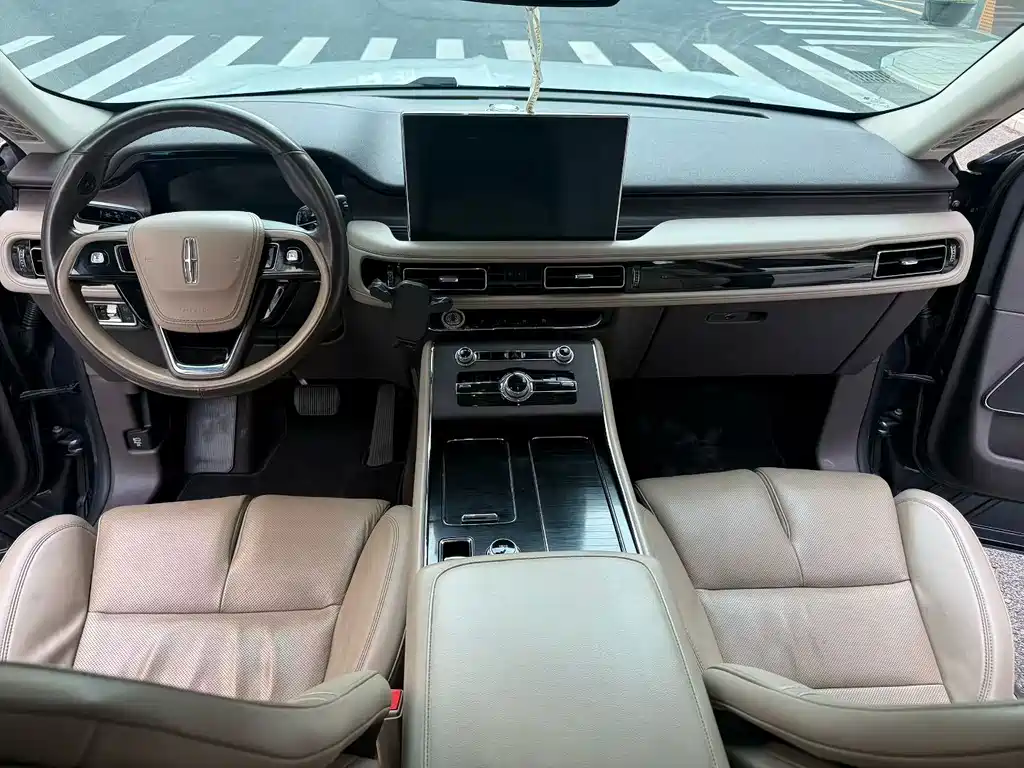 Lincoln Aviator — миниатюра 8