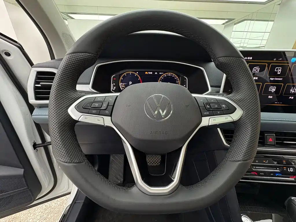 Volkswagen Tharu — миниатюра 10