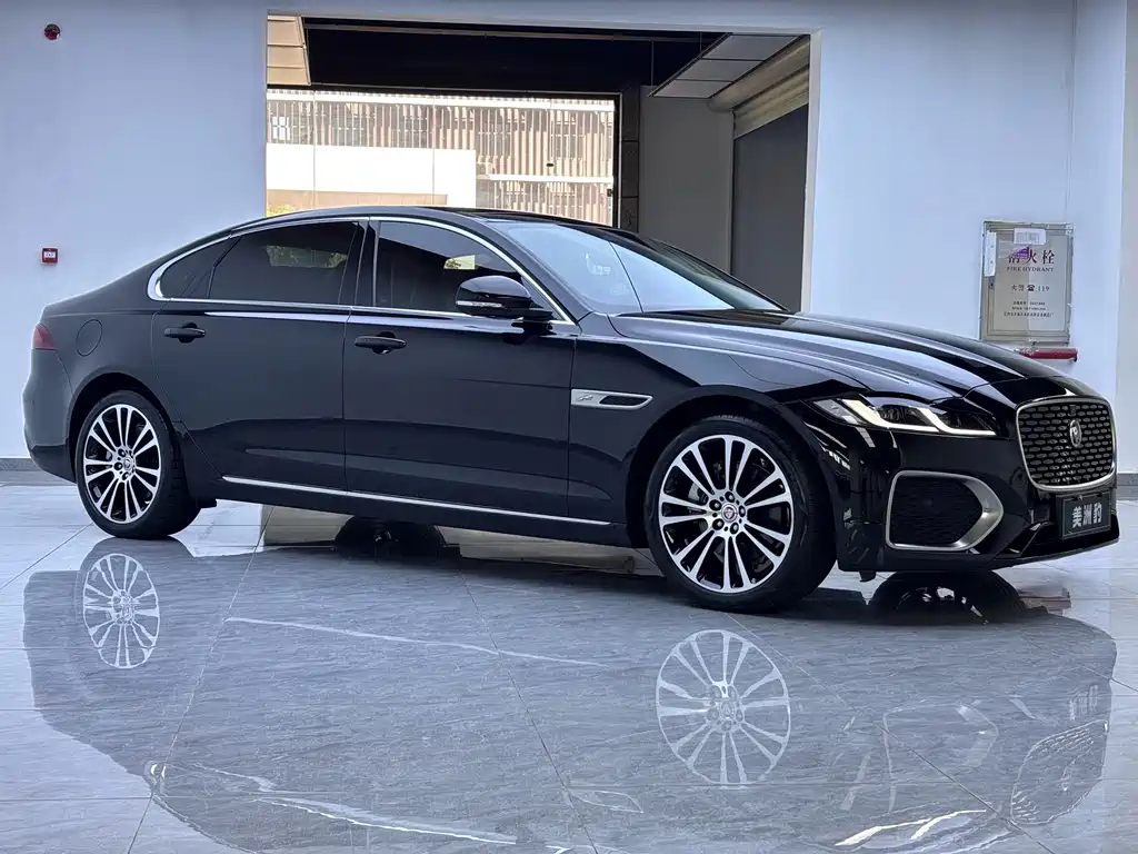 Jaguar XFL — миниатюра 3