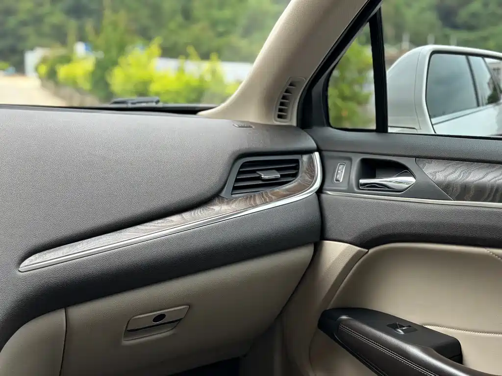 Lincoln MKC — миниатюра 14