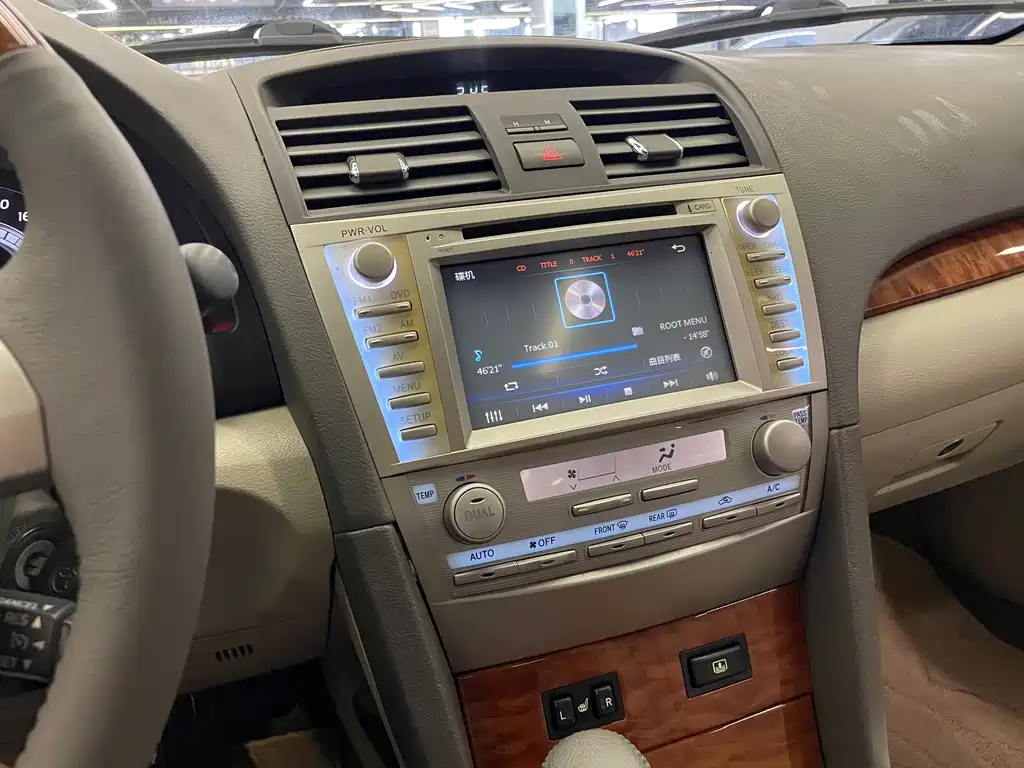 Toyota Camry — миниатюра 19