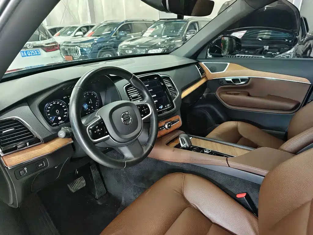 Volvo XC90 — миниатюра 7