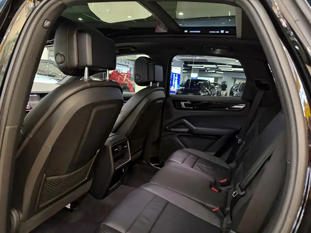 Porsche Cayenne — миниатюра 7