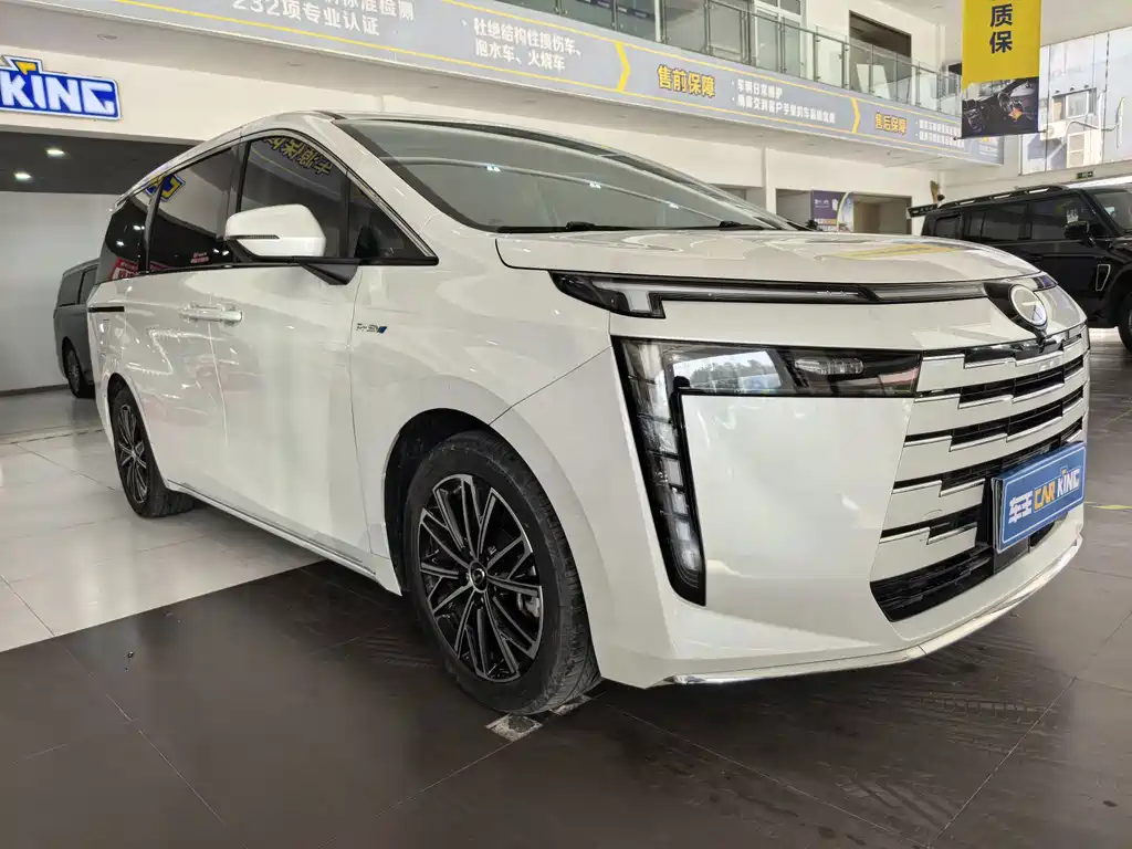 GAC Motor Trumpchi E8 PHEV — миниатюра 4
