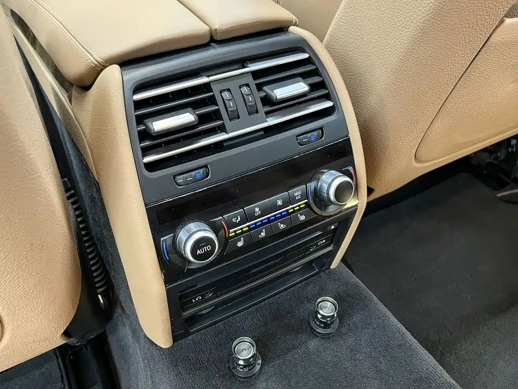 BMW 7 Series — миниатюра 13