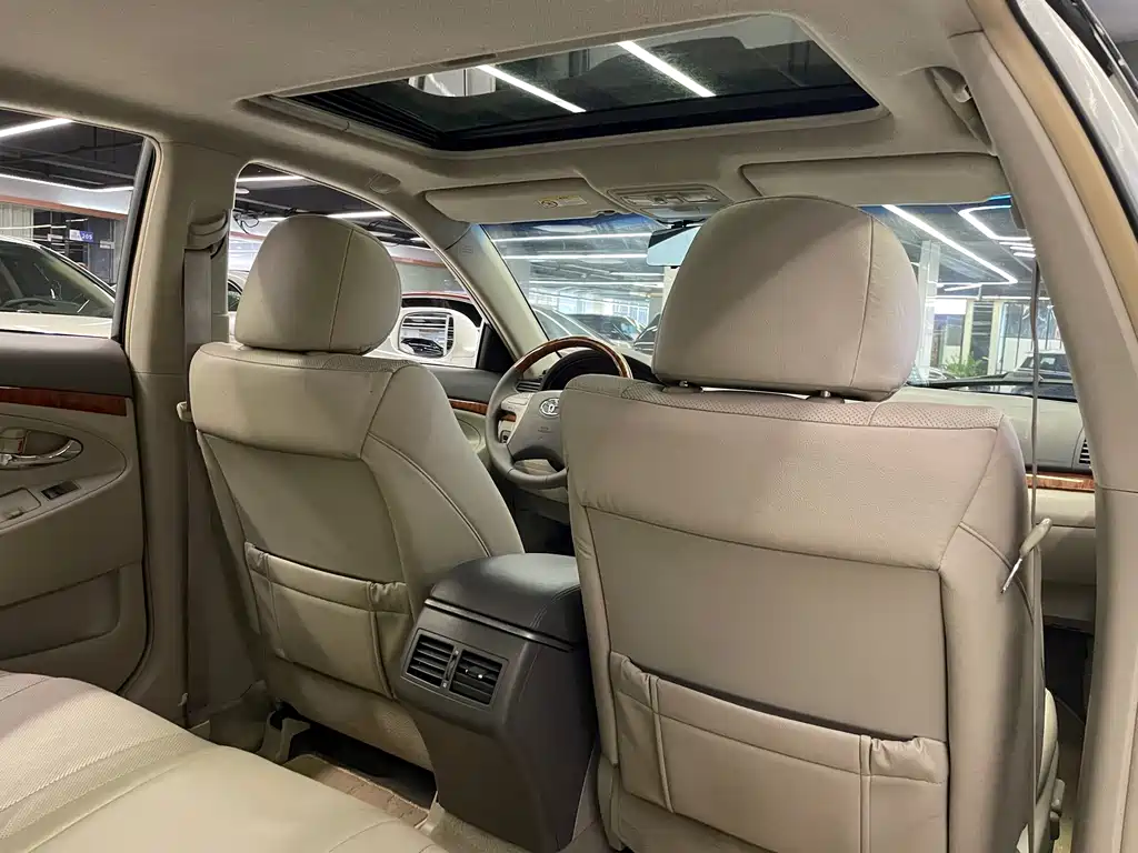Toyota Camry — миниатюра 10