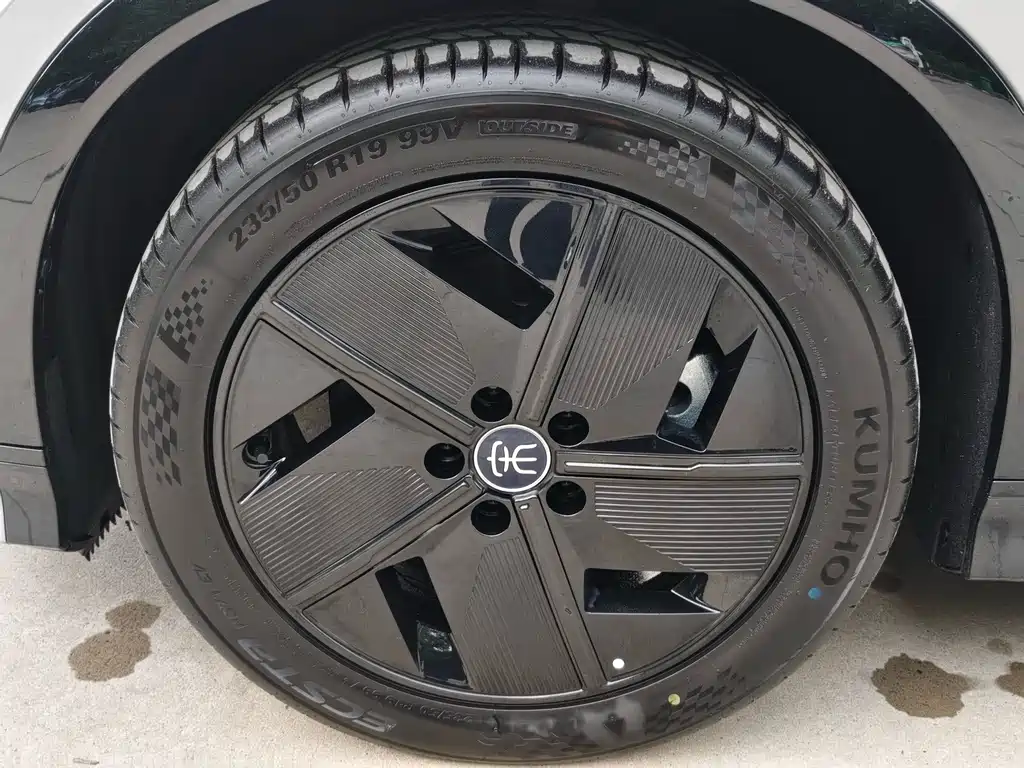 BYD L EV — миниатюра 4