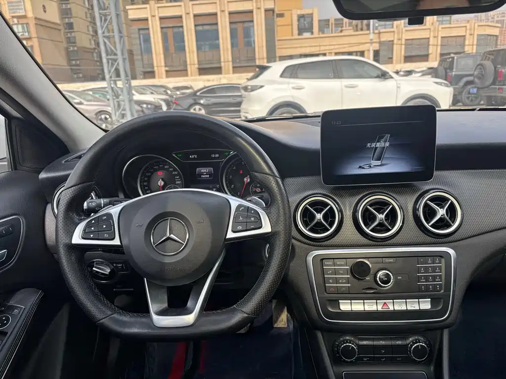 Mercedes-Benz GLA — миниатюра 10