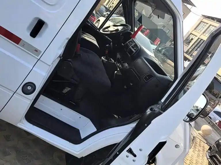JMC Tesla — миниатюра 3