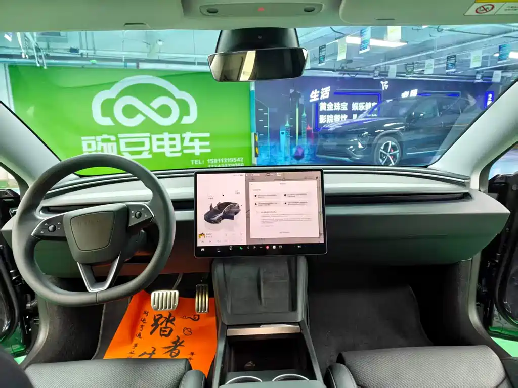 Tesla Model 3 — миниатюра 13
