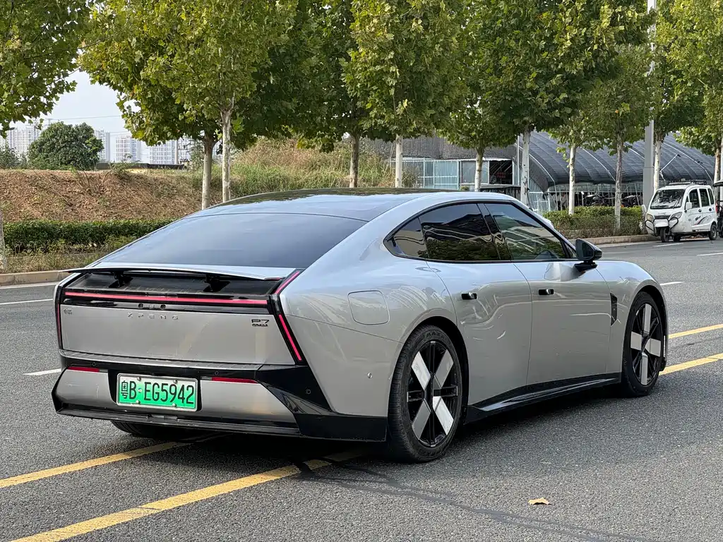 XPeng P7 — миниатюра 8