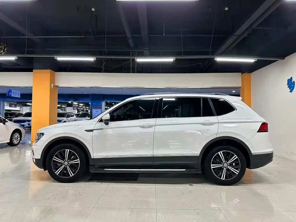 Volkswagen Tiguan L — миниатюра 9