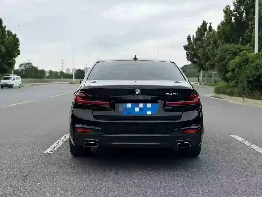BMW 5 Series — миниатюра 8