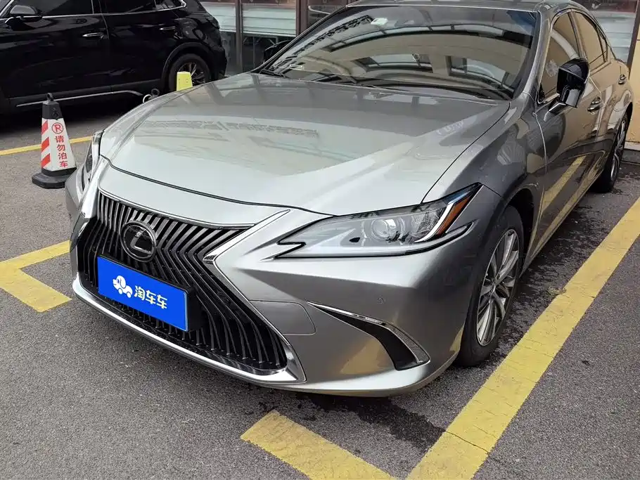 Lexus ES 2021