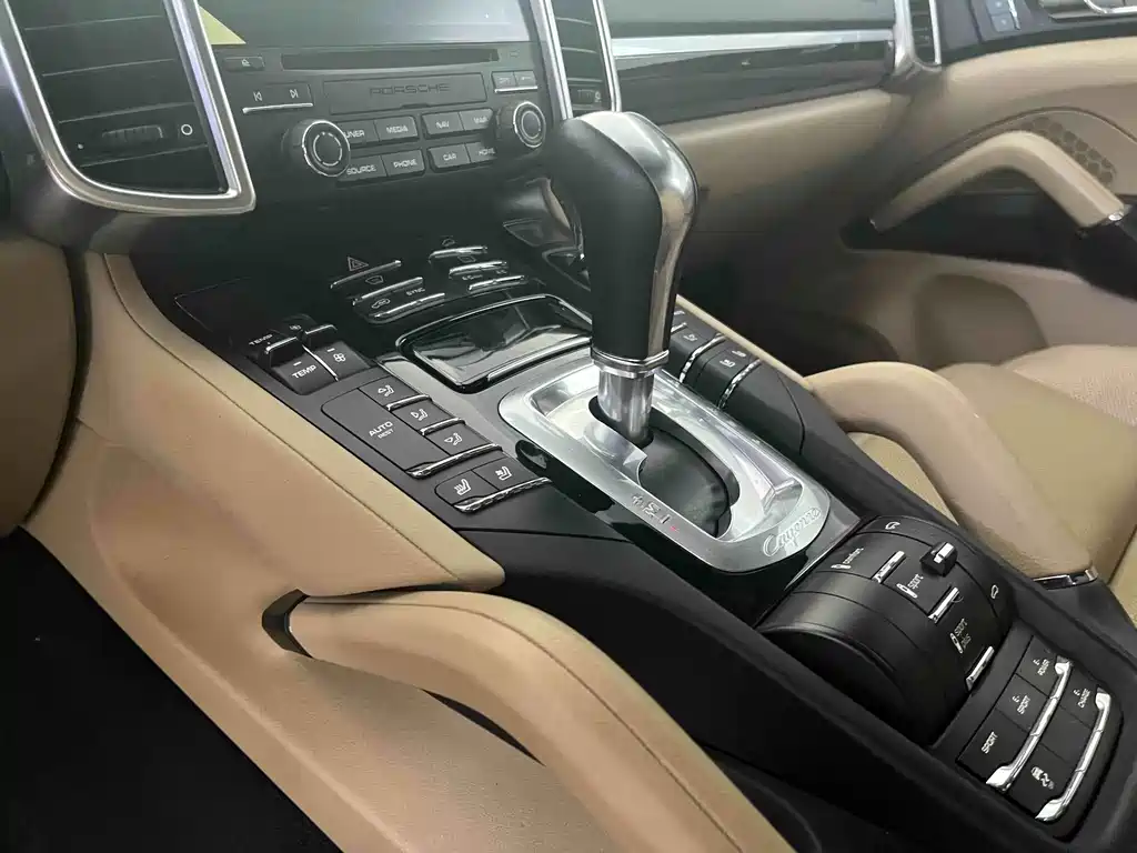 Porsche Cayenne Hybrid — миниатюра 17
